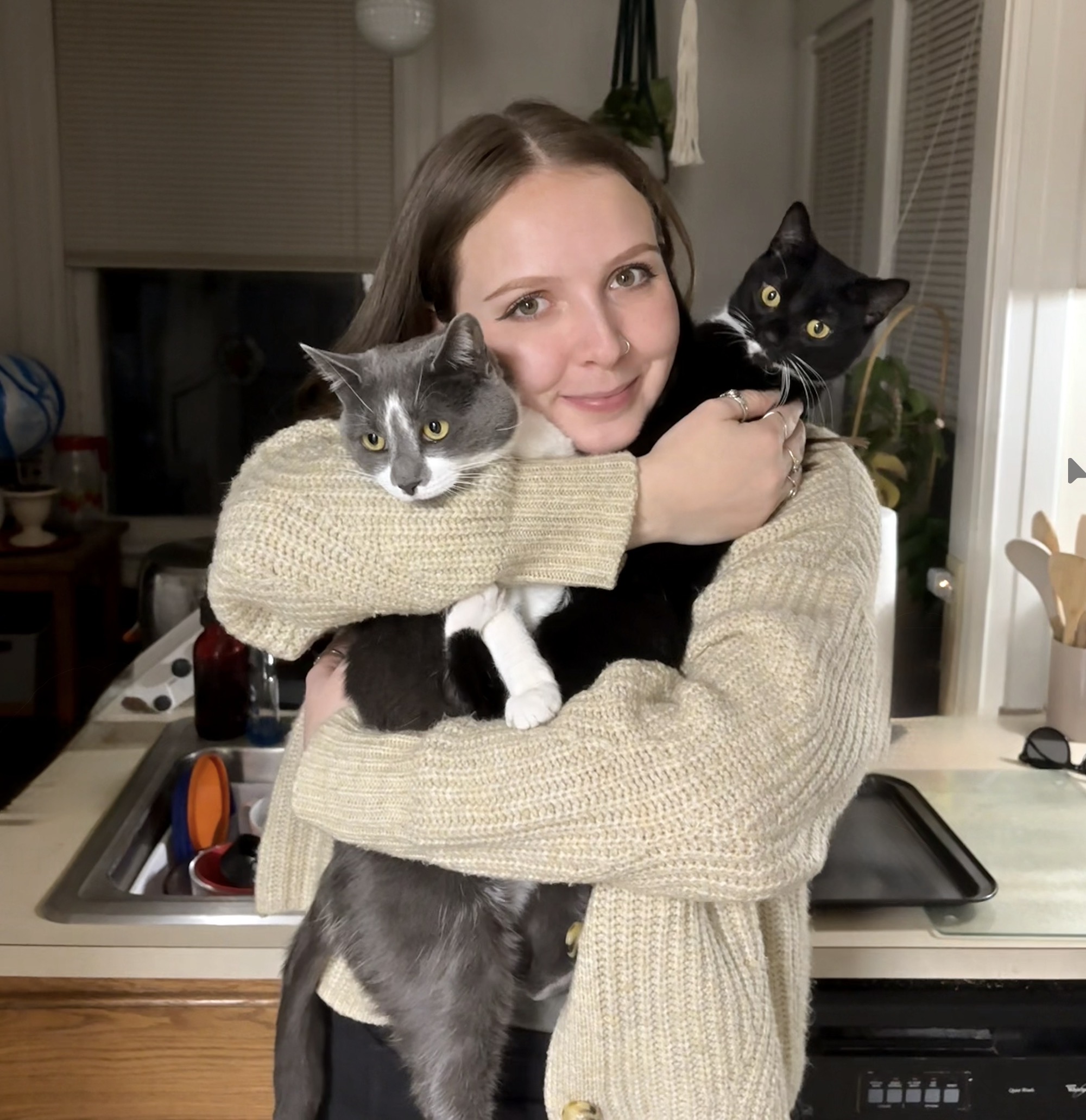 Elise and her two cats Jack & Sadie 